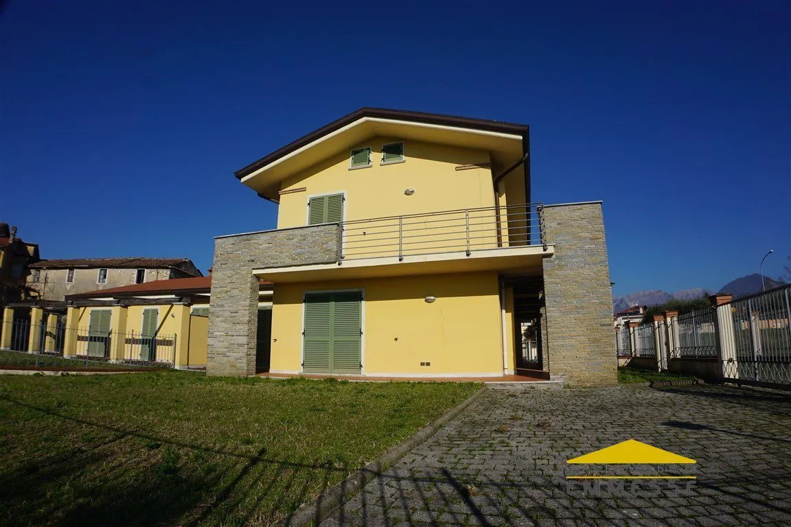 Casa Indipendente in vendita a Carrara, Avenza - foto 2