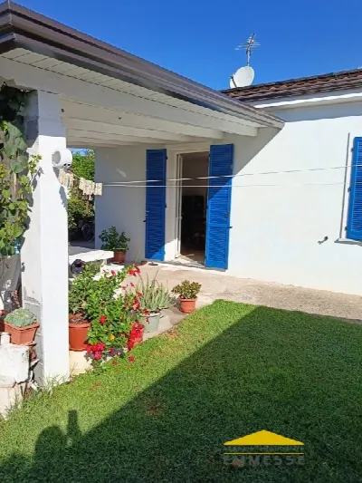 Casa Indipendente a Massa