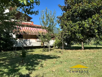 Casa Indipendente a Massa