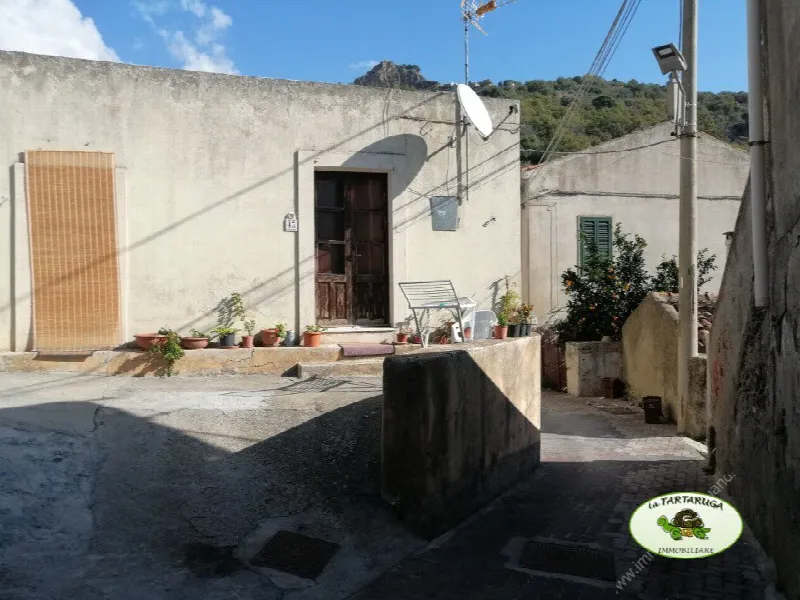 Casa Indipendente in vendita a Savoca - foto 1