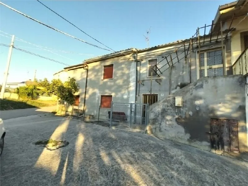 Villa in vendita a Elice - foto 1
