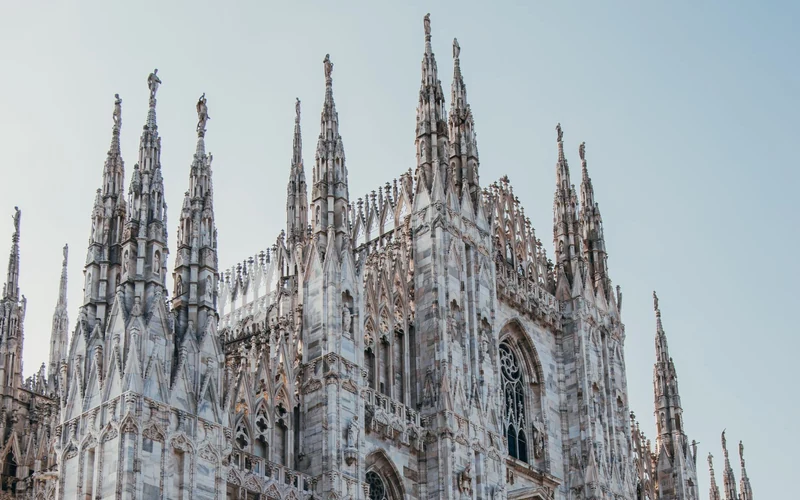 La facciata gotica del Duomo di Milano