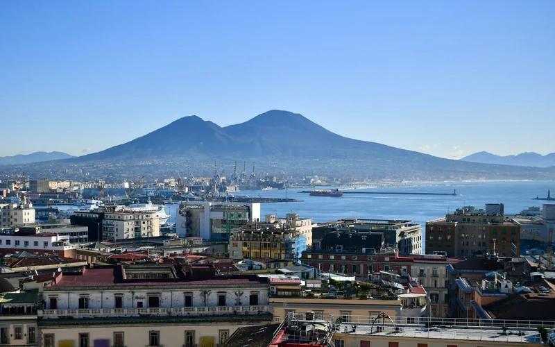 Panorama di Napoli e del Vesuvio